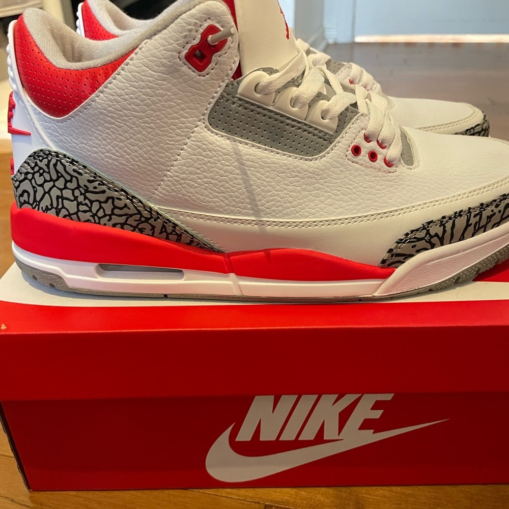 Air Jordan 3 White and Red - Picture 3 of 4